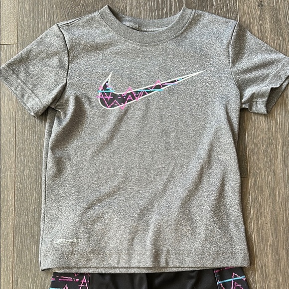 Nike dri-fit outfit - Picture 2 of 4